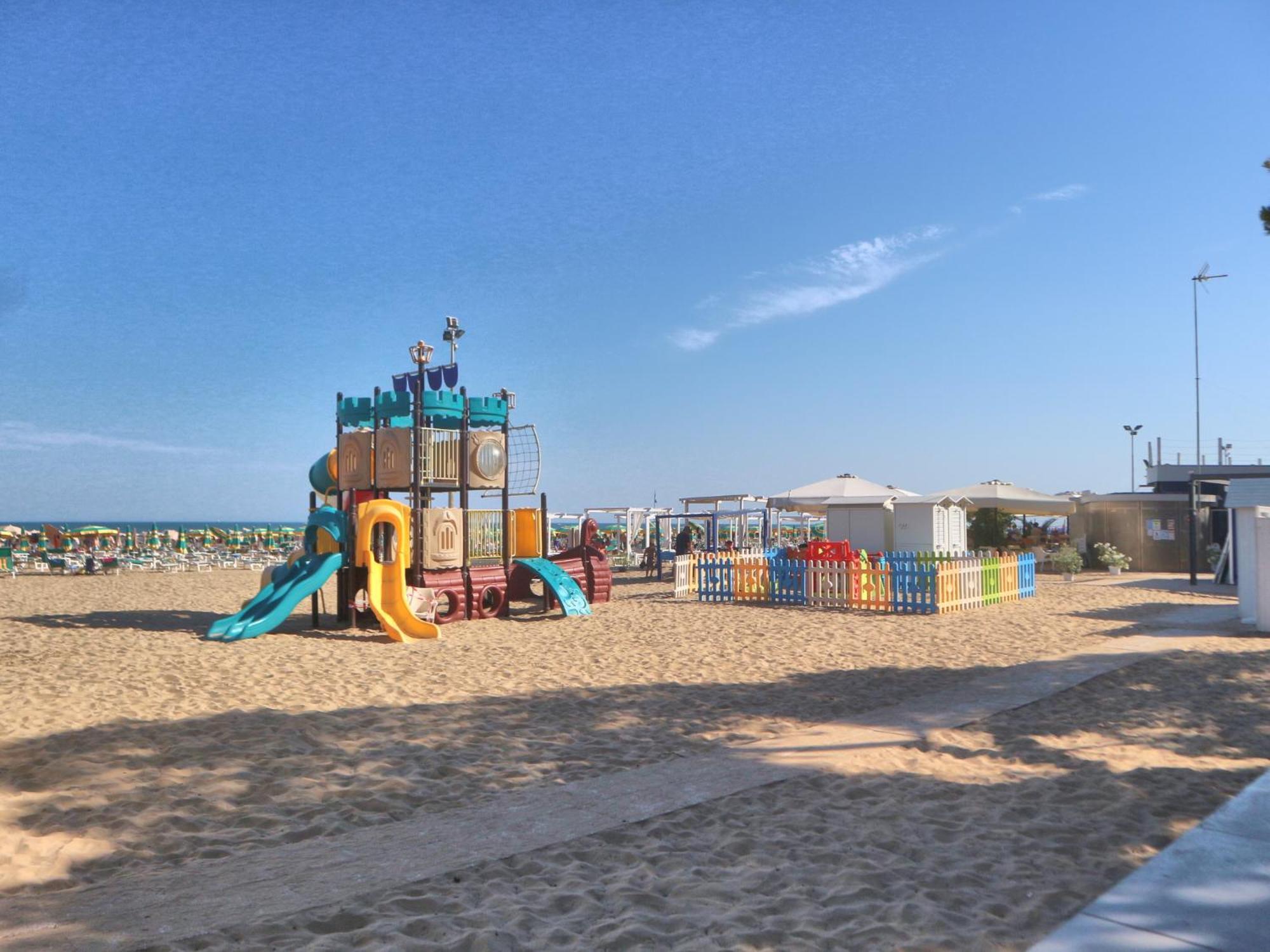 Elena Lägenhet Lignano Sabbiadoro Exteriör bild