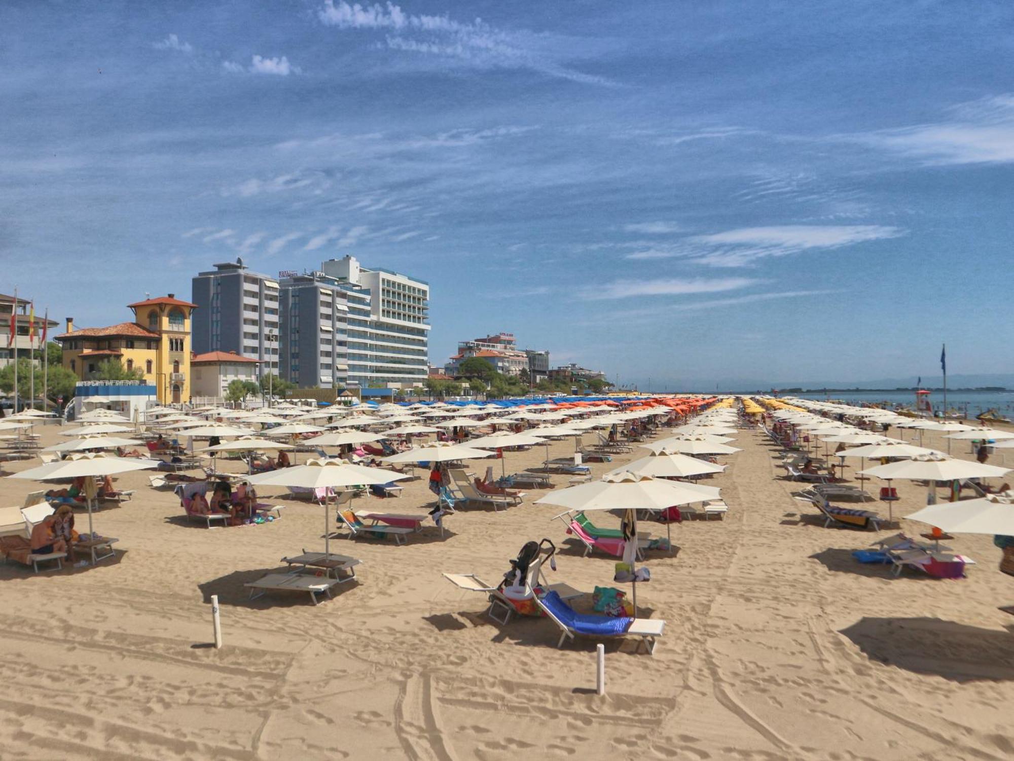 Elena Lägenhet Lignano Sabbiadoro Exteriör bild